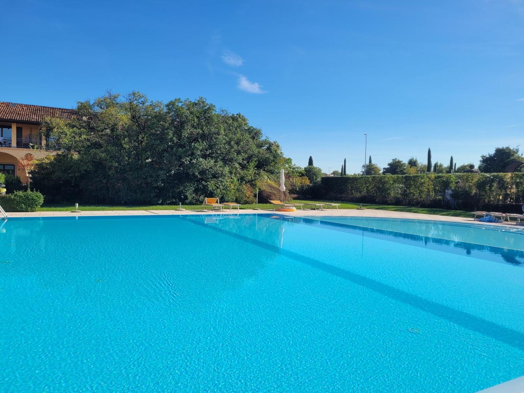 Апартаменты Dolce Blu Sirmione Ривольтелла Экстерьер фото